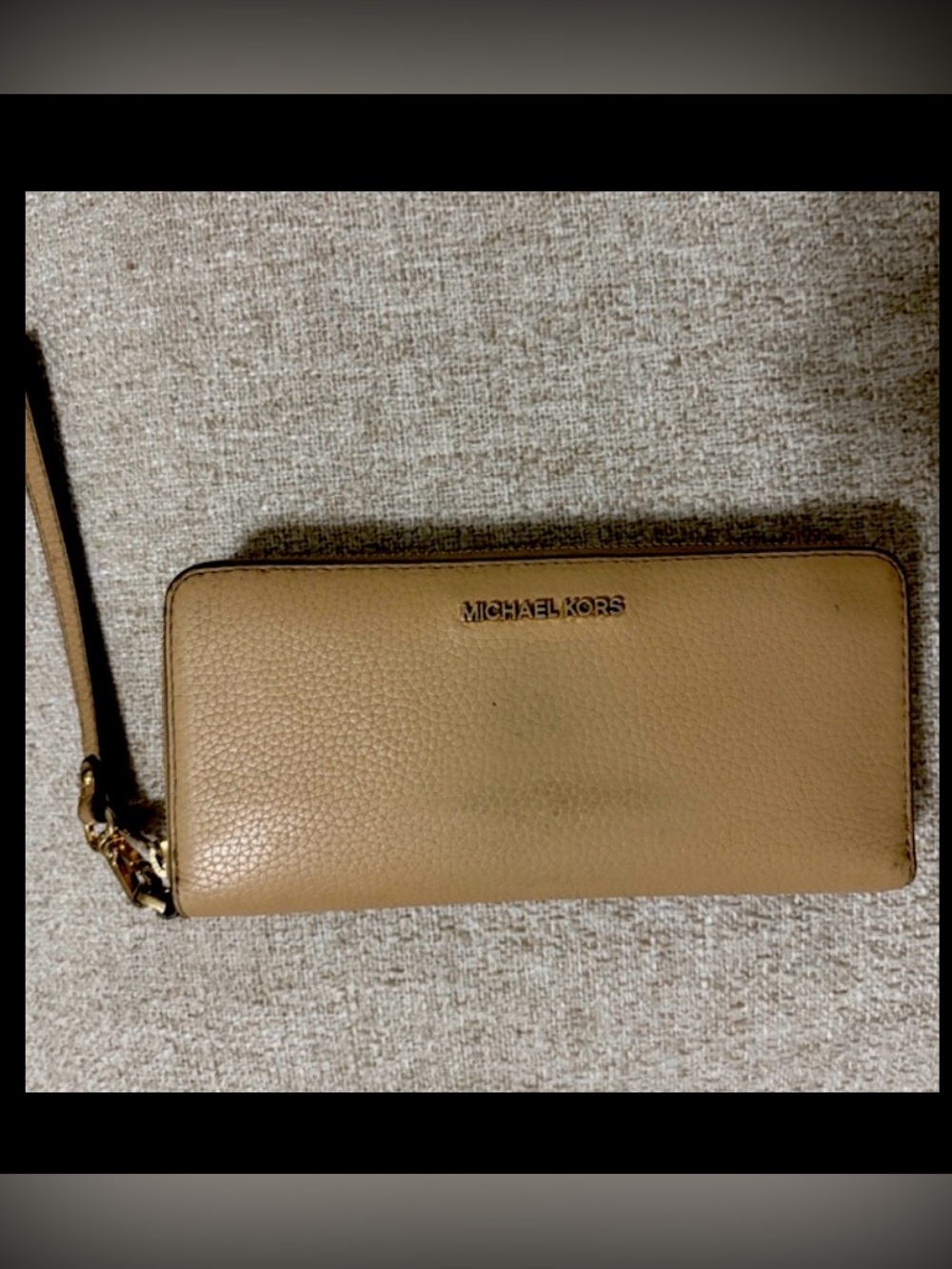 Michael Kors Beige Leather Zip-Around Wristlet Wallet  size 7 x 4” aprox.